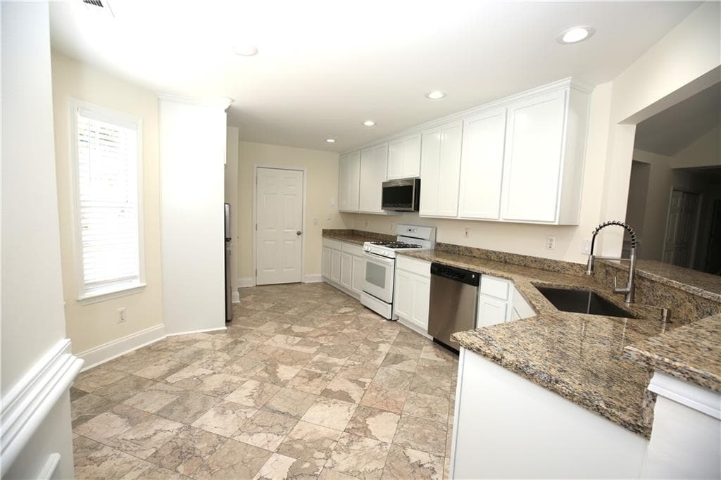 4 bedroom, 2 bathroom, 2,084 sq ft single family residence for sale at 3458 English Oaks Drive, Kennesaw, GA 30144 — photo 7
