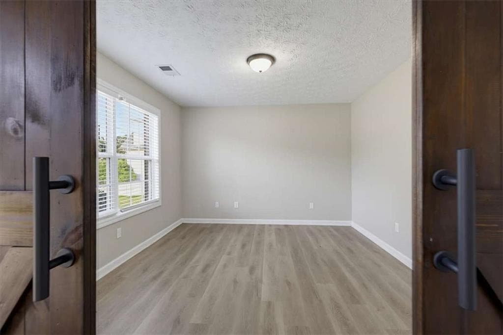 5 bedroom, 3 bathroom, 2,876 sq ft single family residence for sale at 25 Richmond Trail, Oxford, GA 30054 — photo 7