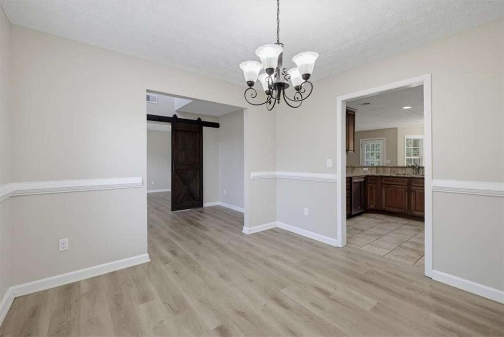 5 bedroom, 3 bathroom, 2,876 sq ft single family residence for sale at 25 Richmond Trail, Oxford, GA 30054 — photo 9