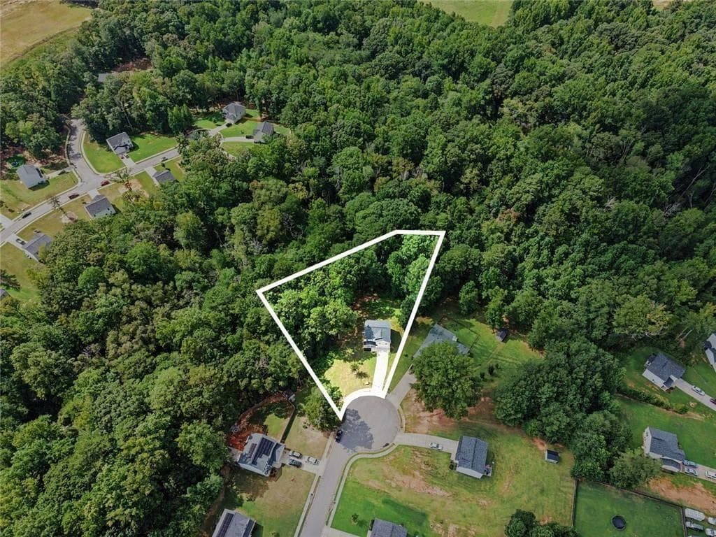 4 bedroom, 3 bathroom, 2,002 sq ft single family residence for sale at 572 Bryson Trail, Monroe, GA 30655 — photo 10