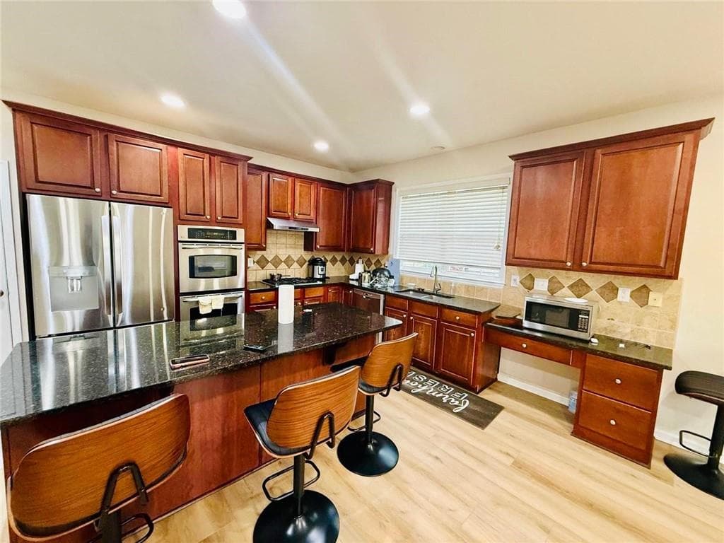 5 bedroom, 3 bathroom, 2,709 sq ft single family residence for rent at 830 Pimlicon Place, Suwanee, GA 30024 for $3,200 a month — photo 3