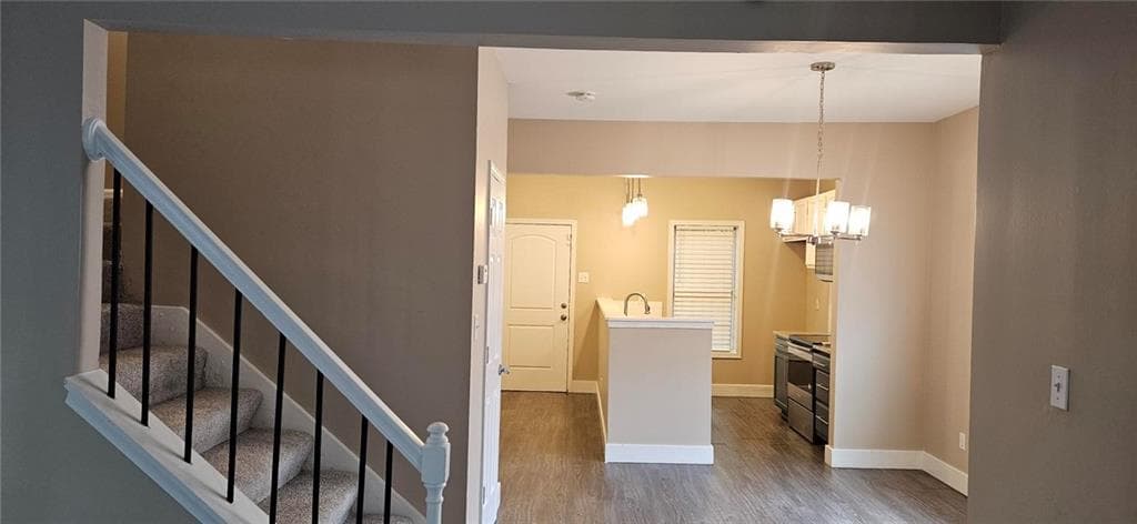 3 bedroom, 3 bathroom, 1,440 sq ft single family residence for sale at 810 Metropolitan Parkway, Atlanta, GA 30303 — photo 3