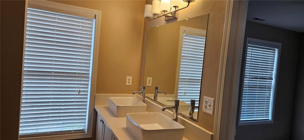 3 bedroom, 3 bathroom, 1,440 sq ft single family residence for sale at 810 Metropolitan Parkway, Atlanta, GA 30303 — photo 6