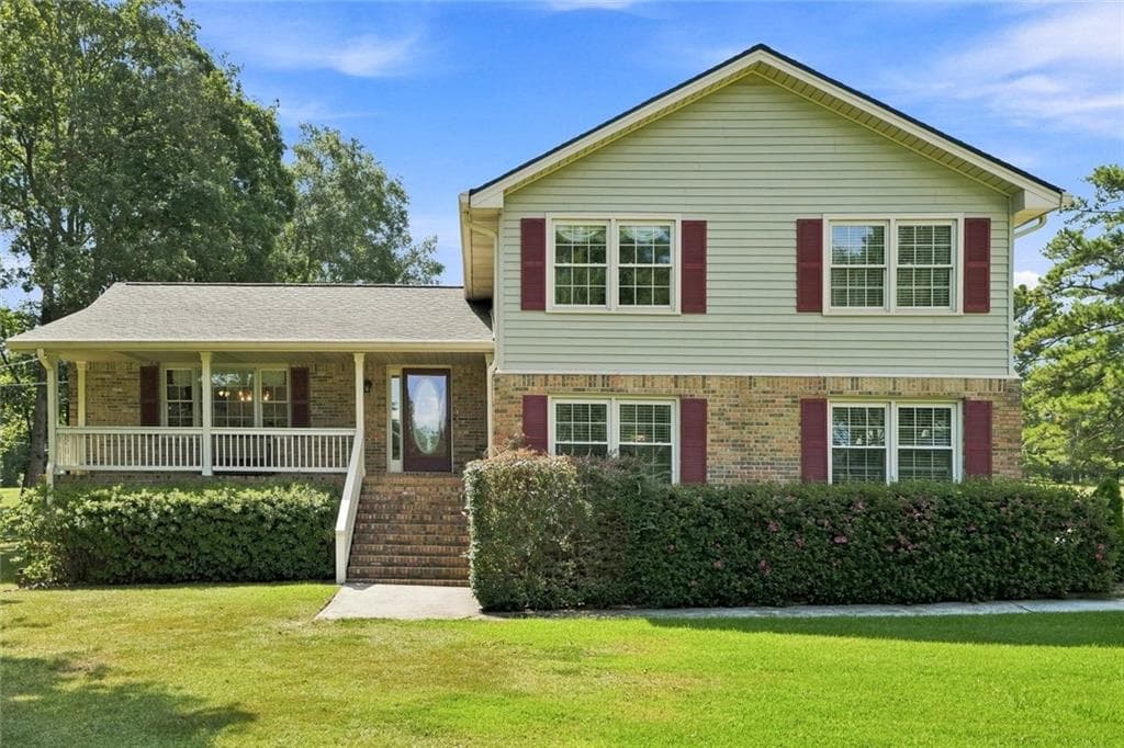 3 bedroom, 3 bathroom, 2,750 sq ft single family residence under contract at 740 Smyrna Road, Conyers, GA 30094