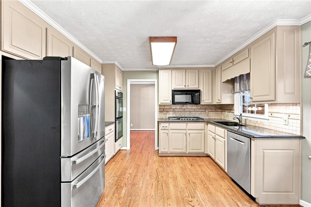 3 bedroom, 3 bathroom, 2,750 sq ft single family residence under contract at 740 Smyrna Road, Conyers, GA 30094 — photo 10
