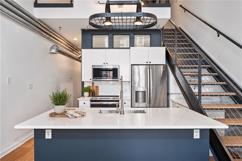 2 bedroom, 2 bathroom, 1,094 sq ft condominium for sale at 260 18th Street 10314, Atlanta, GA 30363 — photo 2