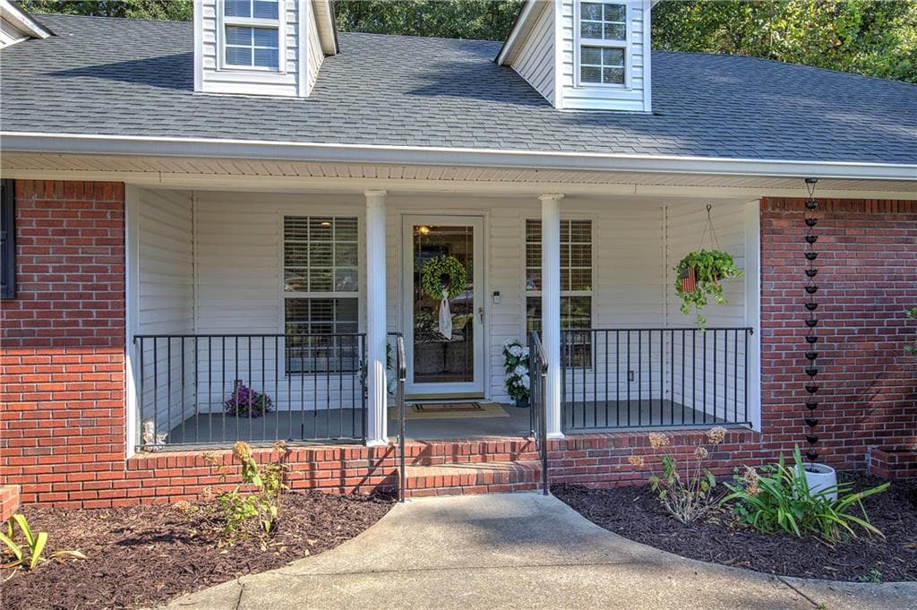 2 bedroom, 2 bathroom, 1,691 sq ft single family residence for sale at 9 1/2 Greenbriar Avenue, Cartersville, GA 30120 — photo 6