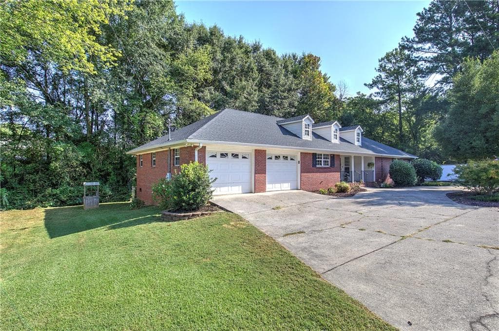 2 bedroom, 2 bathroom, 1,691 sq ft single family residence for sale at 9 1/2 Greenbriar Avenue, Cartersville, GA 30120 — photo 7