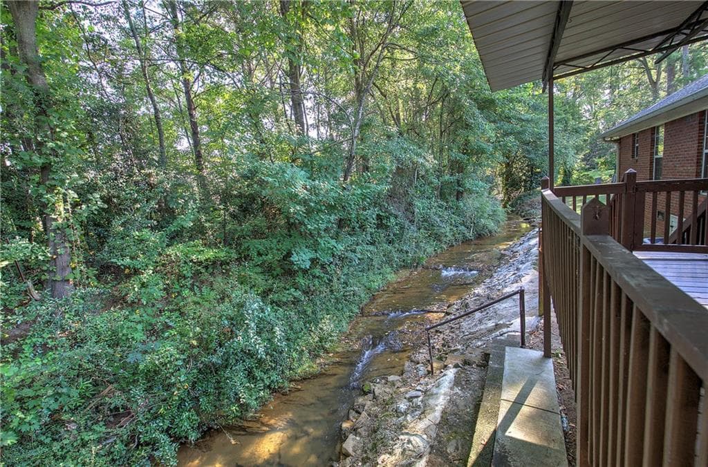 2 bedroom, 2 bathroom, 1,691 sq ft single family residence for sale at 9 1/2 Greenbriar Avenue, Cartersville, GA 30120 — photo 8