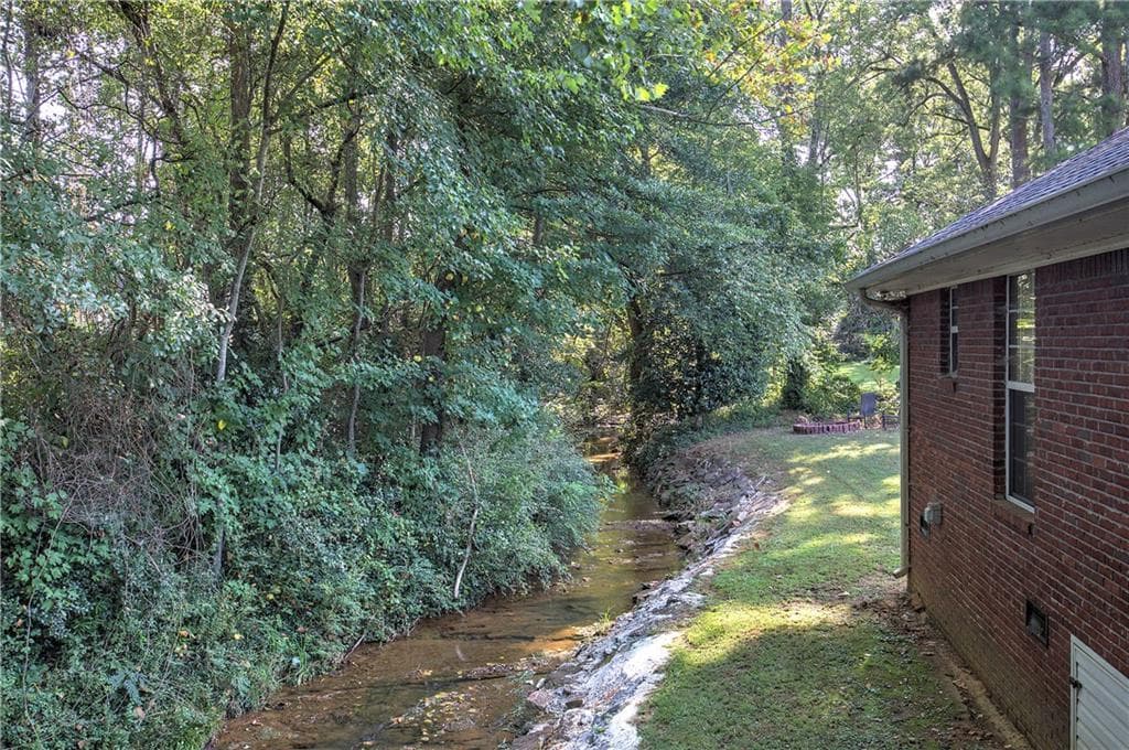 2 bedroom, 2 bathroom, 1,691 sq ft single family residence for sale at 9 1/2 Greenbriar Avenue, Cartersville, GA 30120 — photo 9