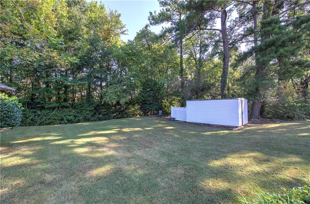 2 bedroom, 2 bathroom, 1,691 sq ft single family residence for sale at 9 1/2 Greenbriar Avenue, Cartersville, GA 30120 — photo 10