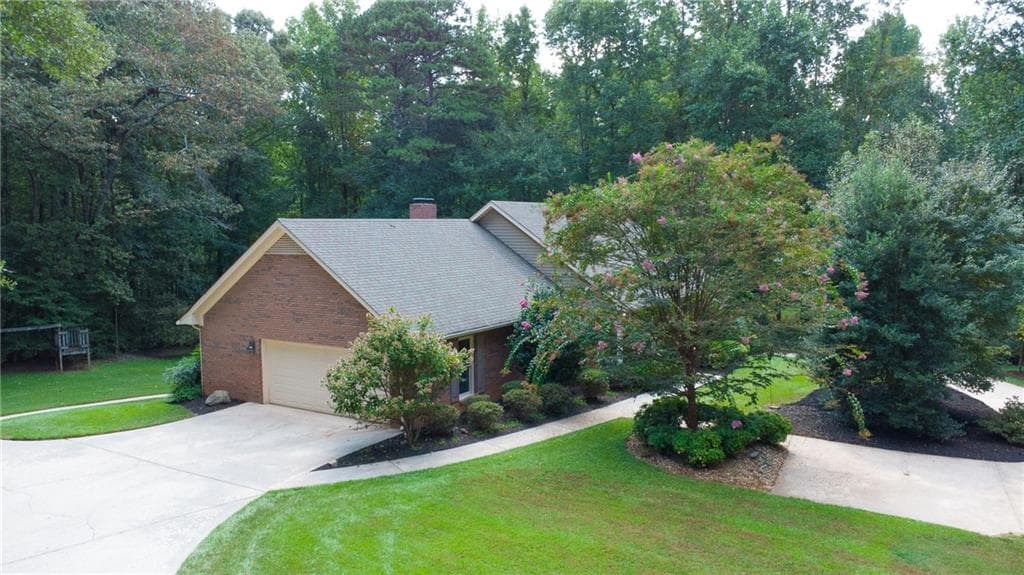 4 bedroom, 4 bathroom, 4,128 sq ft single family residence under contract at 111 Henderson Lake Drive, Canton, GA 30115 — photo 3