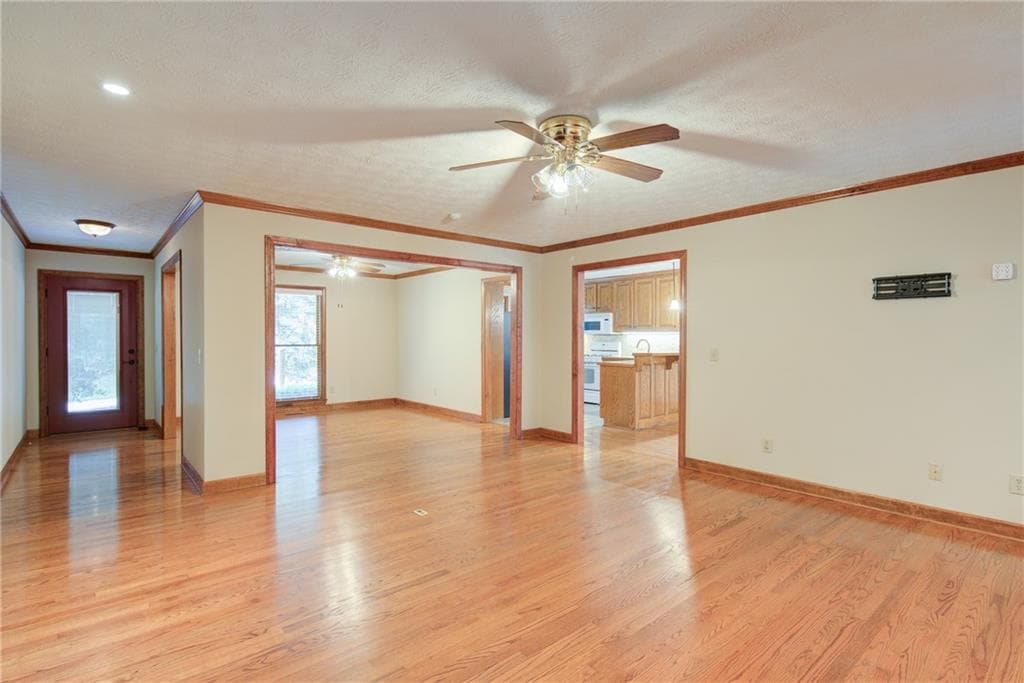 4 bedroom, 4 bathroom, 4,128 sq ft single family residence under contract at 111 Henderson Lake Drive, Canton, GA 30115 — photo 10