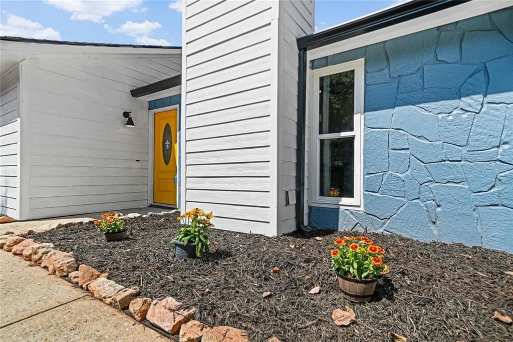 3 bedroom, 2 bathroom, 1,472 sq ft single family residence under contract at 612 Towngate Boulevard, Jonesboro, GA 30238 — photo 3