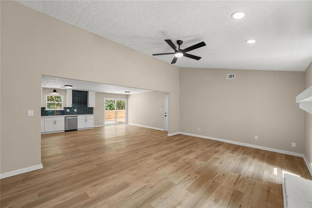 3 bedroom, 2 bathroom, 1,472 sq ft single family residence under contract at 612 Towngate Boulevard, Jonesboro, GA 30238 — photo 6
