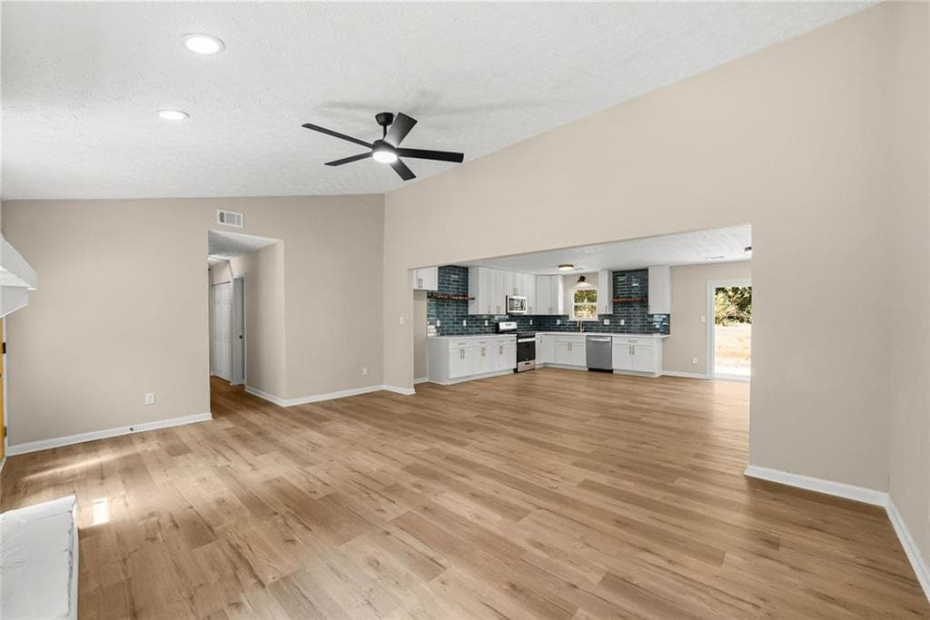 3 bedroom, 2 bathroom, 1,472 sq ft single family residence under contract at 612 Towngate Boulevard, Jonesboro, GA 30238 — photo 7