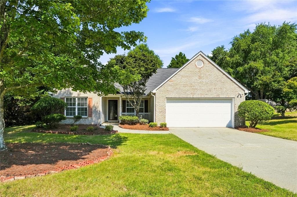 3 bedroom, 2 bathroom, 1,825 sq ft single family residence under contract at 4293 Parks Ridge Drive, Snellville, GA 30039