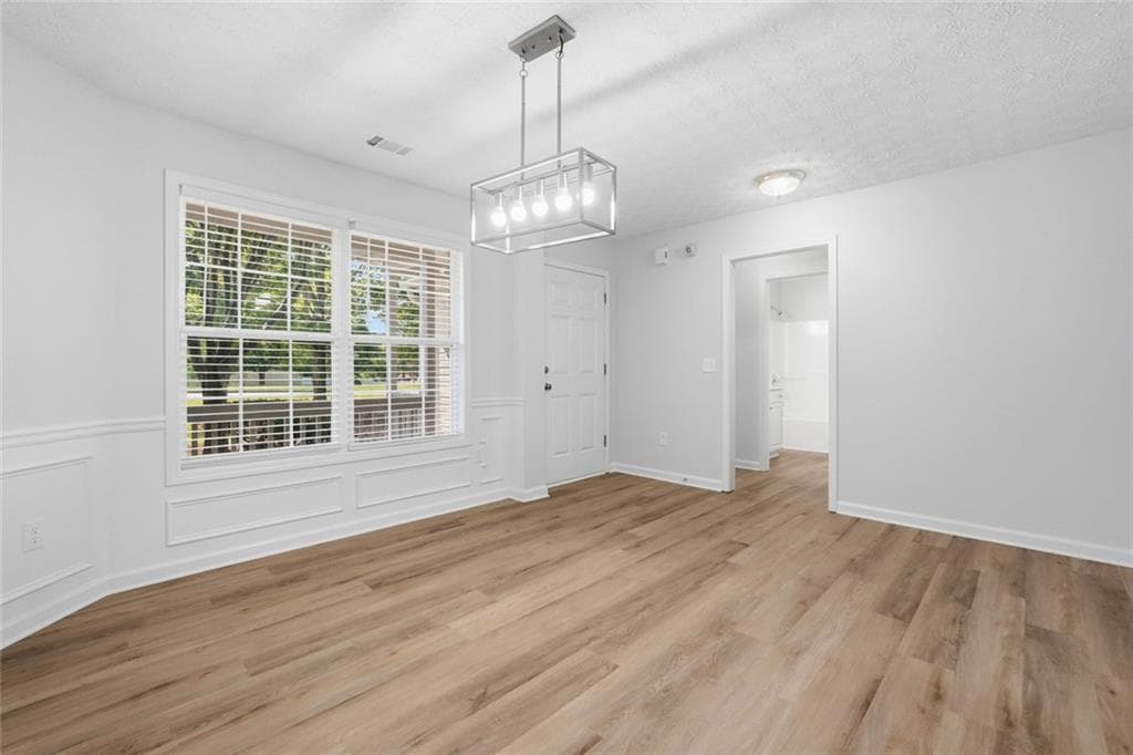 3 bedroom, 2 bathroom, 1,825 sq ft single family residence under contract at 4293 Parks Ridge Drive, Snellville, GA 30039 — photo 7
