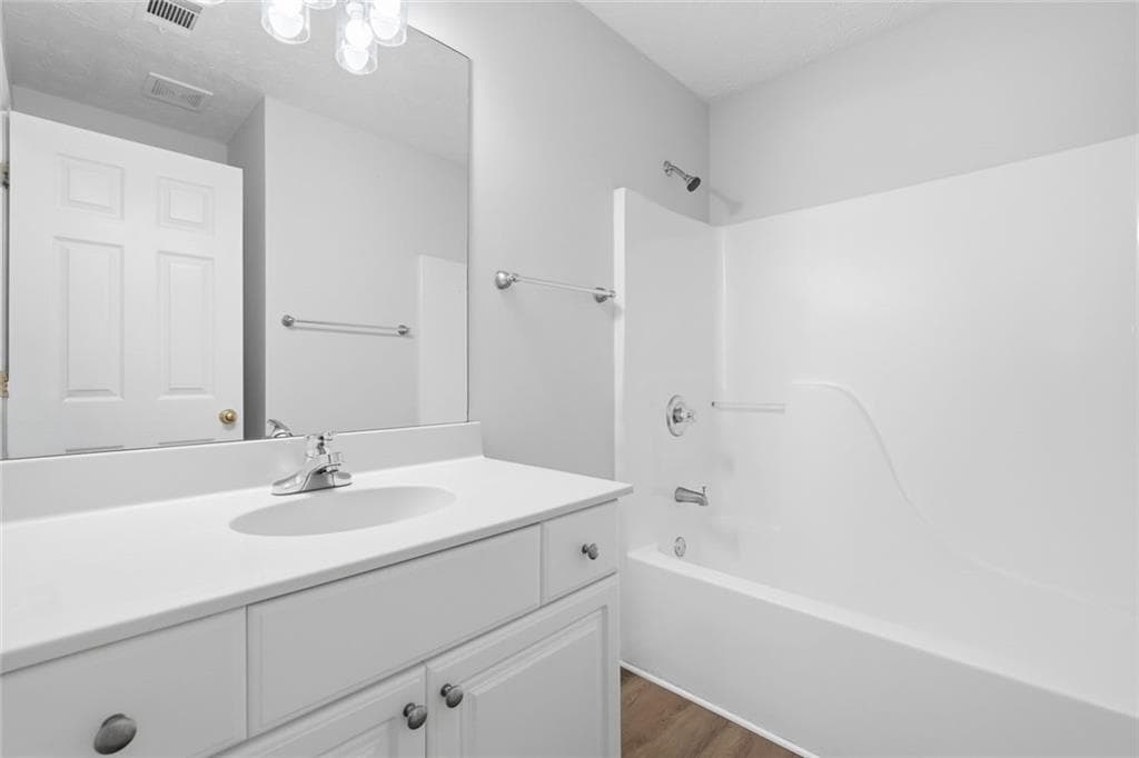 3 bedroom, 2 bathroom, 1,825 sq ft single family residence under contract at 4293 Parks Ridge Drive, Snellville, GA 30039 — photo 9