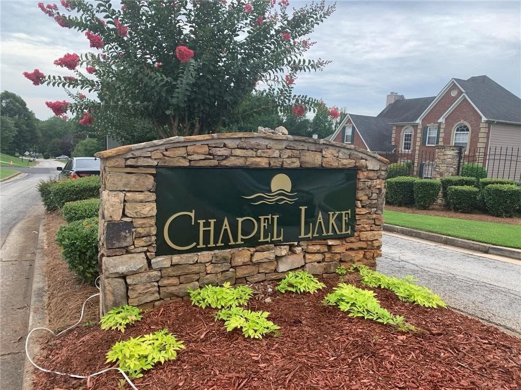 5 bedroom, 3 bathroom, 2,612 sq ft single family residence for sale at 2785 Autumn Lake Lane, Decatur, GA 30034 — photo 10