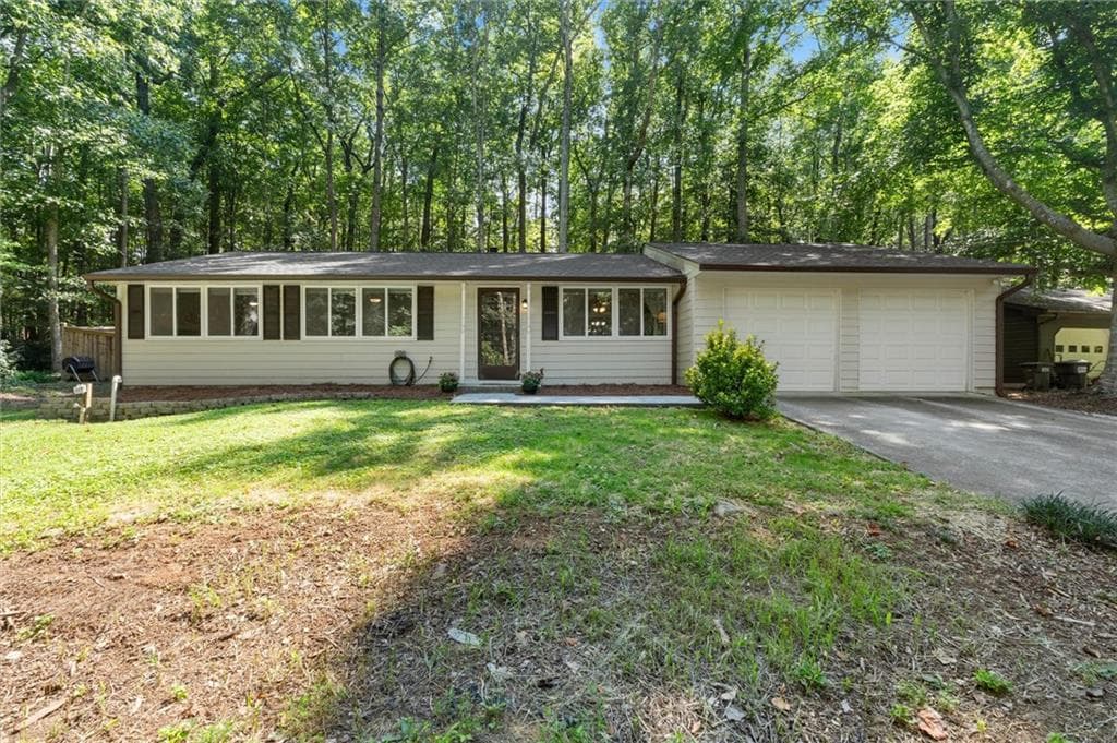 3 bedroom, 2 bathroom, 1,462 sq ft single family residence for sale at 3705 Somerset Drive, Marietta, GA 30064 — photo 1 of 37