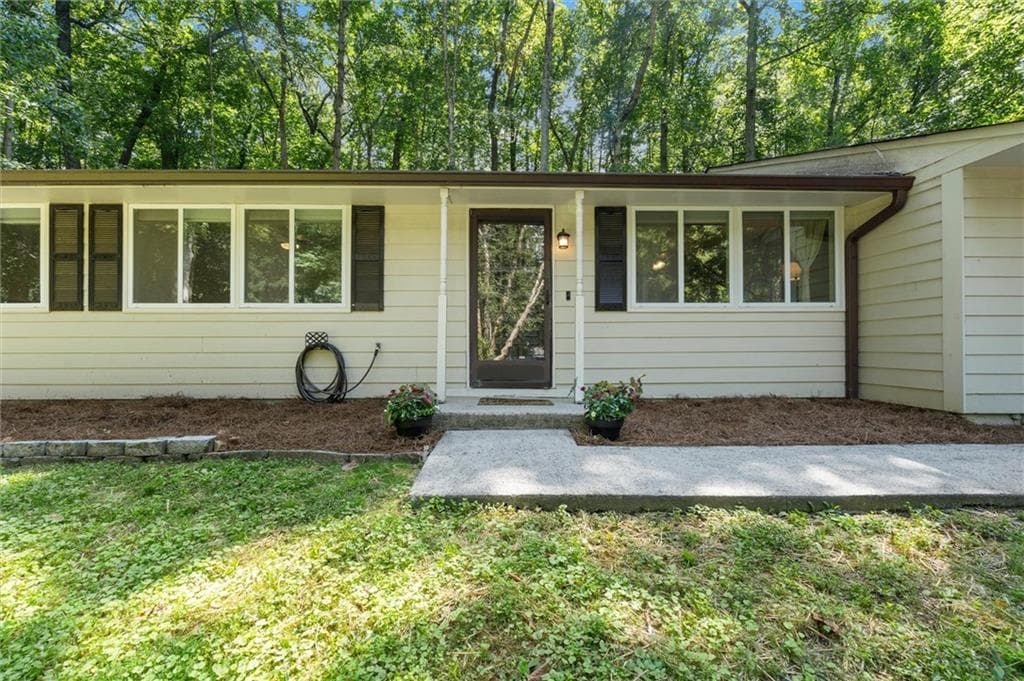 3 bedroom, 2 bathroom, 1,462 sq ft single family residence for sale at 3705 Somerset Drive, Marietta, GA 30064 — photo 2