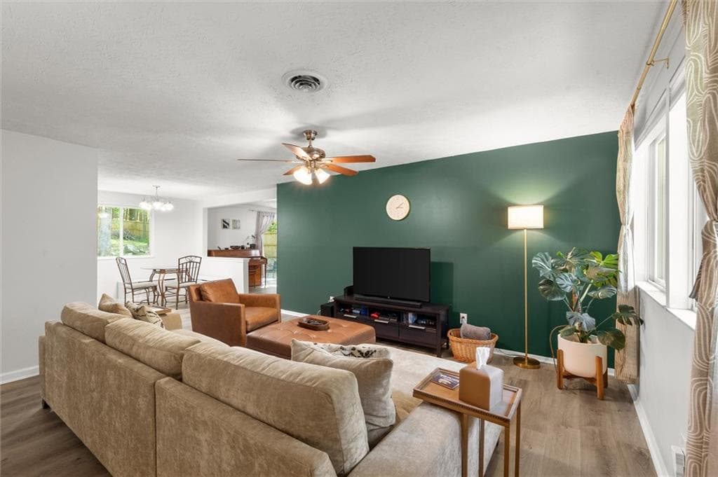 3 bedroom, 2 bathroom, 1,462 sq ft single family residence for sale at 3705 Somerset Drive, Marietta, GA 30064 — photo 4