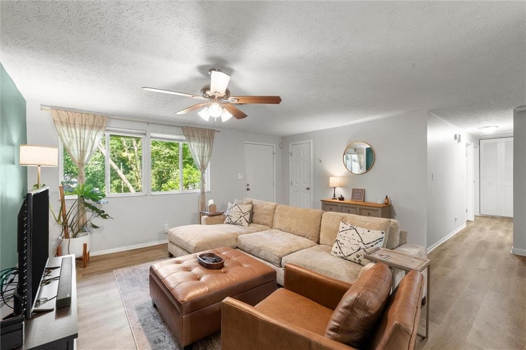 3 bedroom, 2 bathroom, 1,462 sq ft single family residence for sale at 3705 Somerset Drive, Marietta, GA 30064 — photo 5