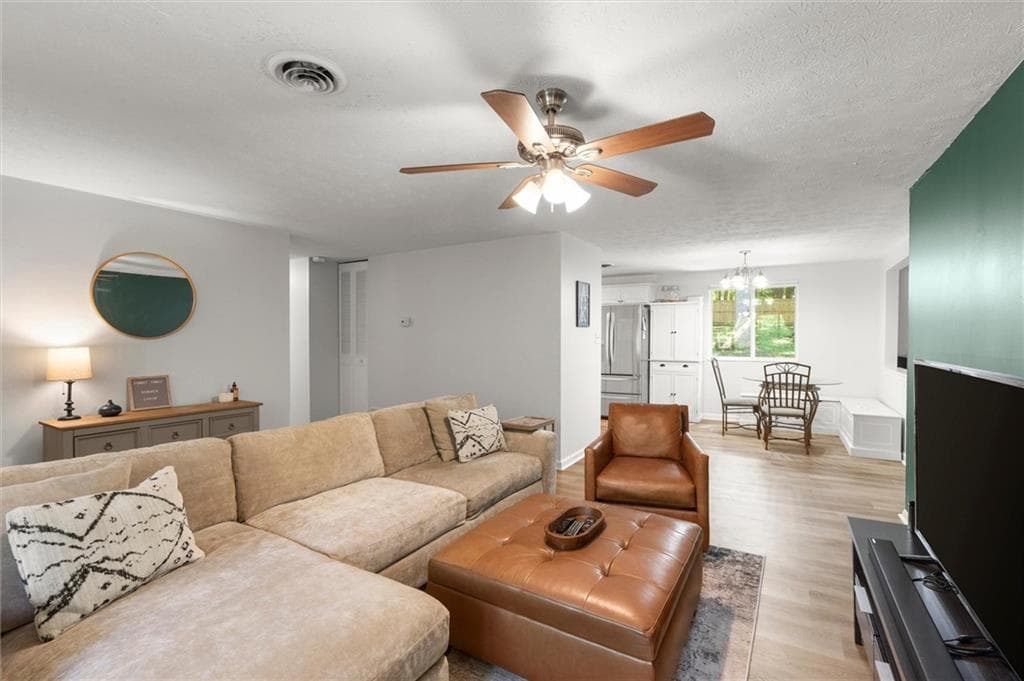 3 bedroom, 2 bathroom, 1,462 sq ft single family residence for sale at 3705 Somerset Drive, Marietta, GA 30064 — photo 6