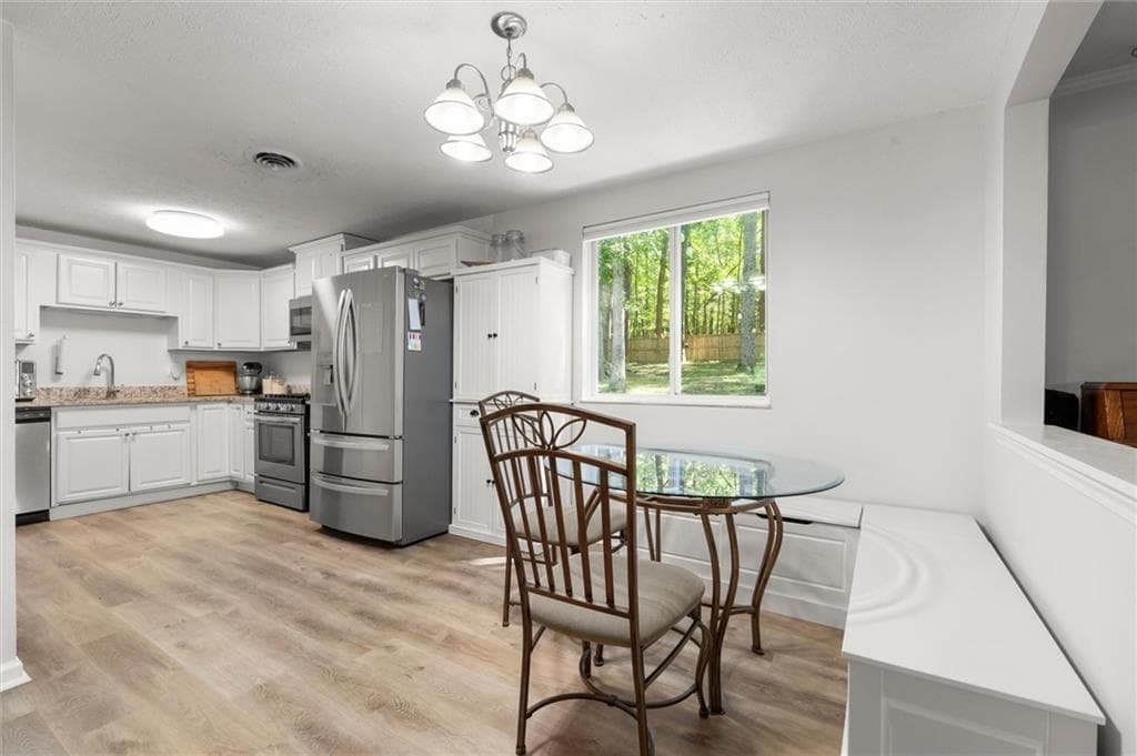 3 bedroom, 2 bathroom, 1,462 sq ft single family residence for sale at 3705 Somerset Drive, Marietta, GA 30064 — photo 7