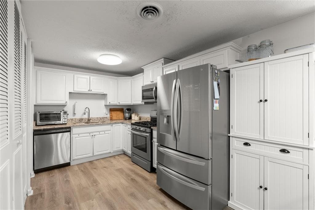3 bedroom, 2 bathroom, 1,462 sq ft single family residence for sale at 3705 Somerset Drive, Marietta, GA 30064 — photo 8
