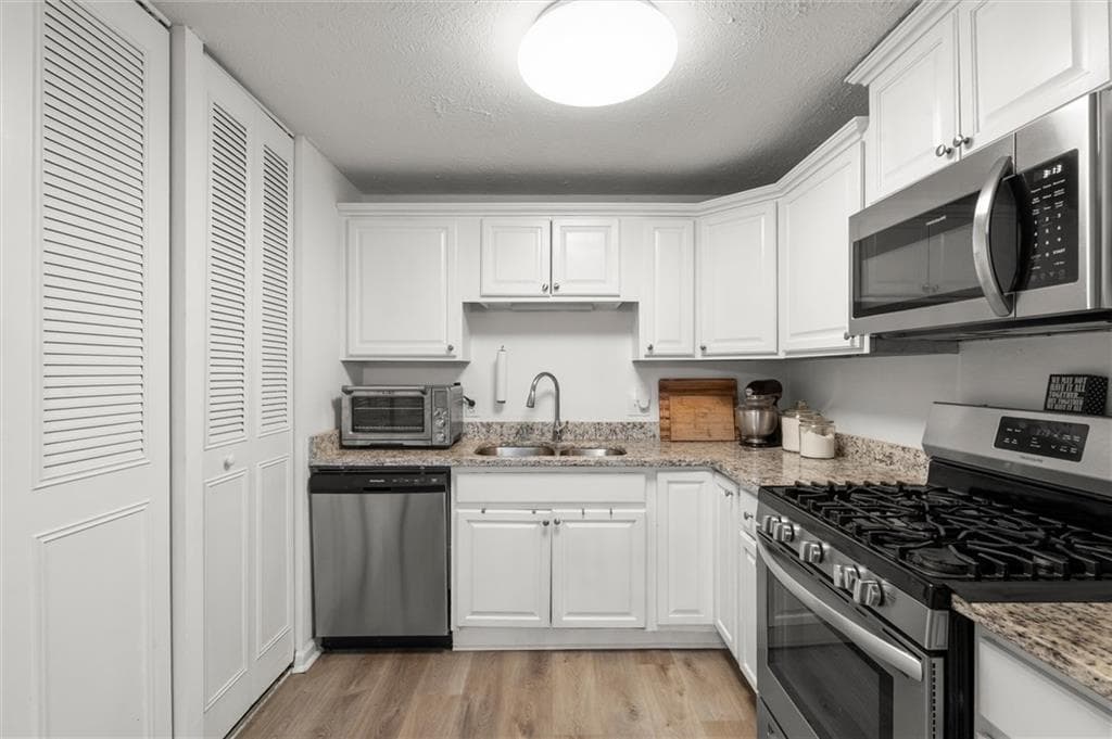 3 bedroom, 2 bathroom, 1,462 sq ft single family residence for sale at 3705 Somerset Drive, Marietta, GA 30064 — photo 9