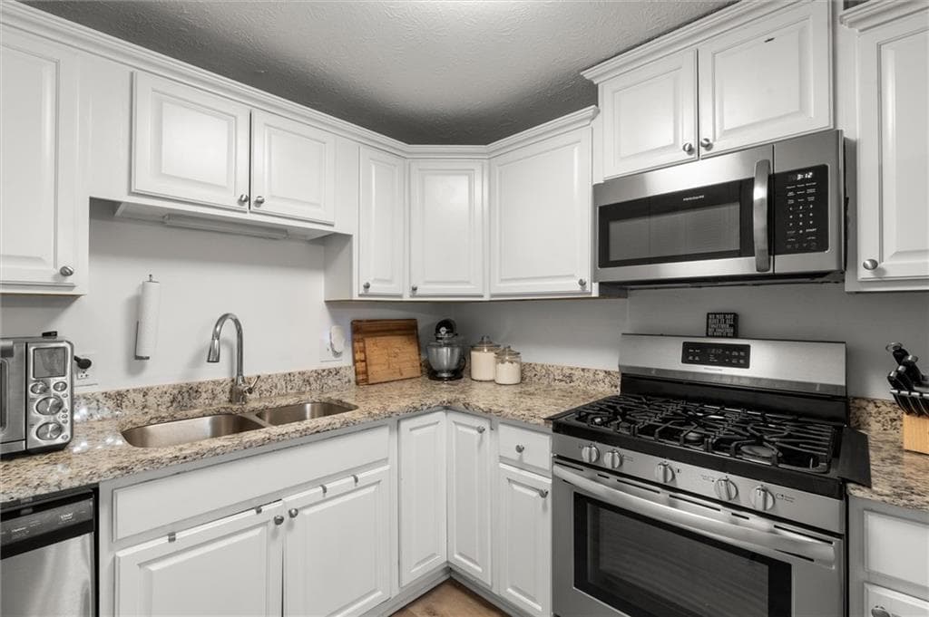 3 bedroom, 2 bathroom, 1,462 sq ft single family residence for sale at 3705 Somerset Drive, Marietta, GA 30064 — photo 10