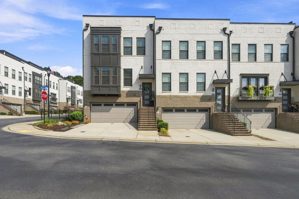 4 bedroom, 5 bathroom, 3,330 sq ft townhouse for sale at 2201 Croston Lane, Smyrna, GA 30080 — photo 2