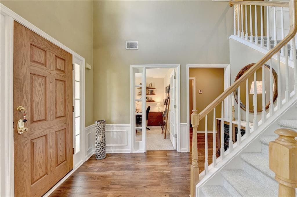 4 bedroom, 3 bathroom, 2,712 sq ft single family residence under contract at 220 Ganton Court, Johns Creek, GA 30097 — photo 4