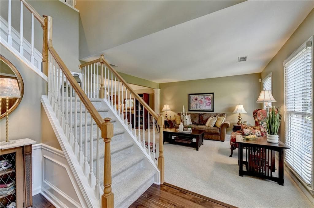 4 bedroom, 3 bathroom, 2,712 sq ft single family residence under contract at 220 Ganton Court, Johns Creek, GA 30097 — photo 5