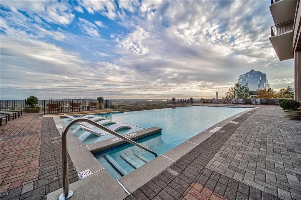 2 bedroom, 3 bathroom, 1,829 sq ft condominium under contract at 2950 Mount Wilkinson Parkway 1012, Atlanta, GA 30339