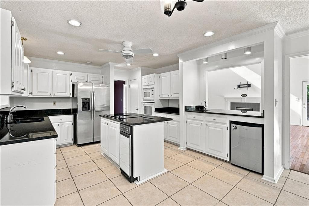 3 bedroom, 3 bathroom, 3,216 sq ft single family residence for sale at 715 LAKE TOP Way, Roswell, GA 30076 — photo 7