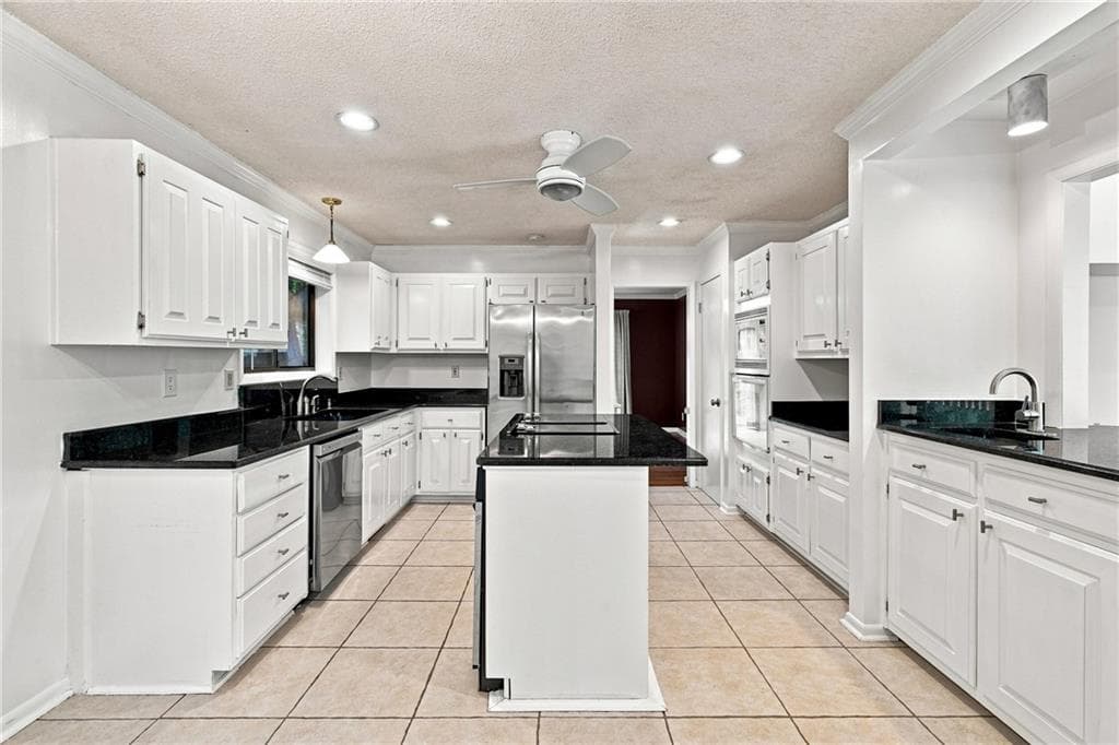 3 bedroom, 3 bathroom, 3,216 sq ft single family residence for sale at 715 LAKE TOP Way, Roswell, GA 30076 — photo 4