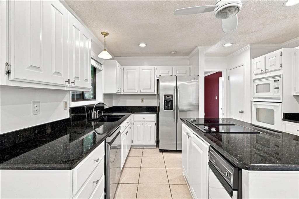 3 bedroom, 3 bathroom, 3,216 sq ft single family residence for sale at 715 LAKE TOP Way, Roswell, GA 30076 — photo 9