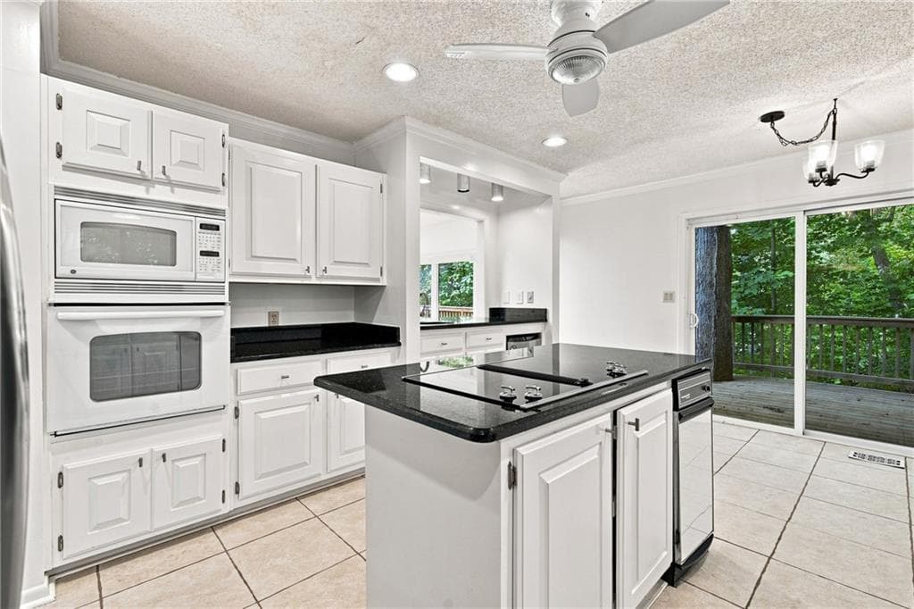 3 bedroom, 3 bathroom, 3,216 sq ft single family residence for sale at 715 LAKE TOP Way, Roswell, GA 30076 — photo 10