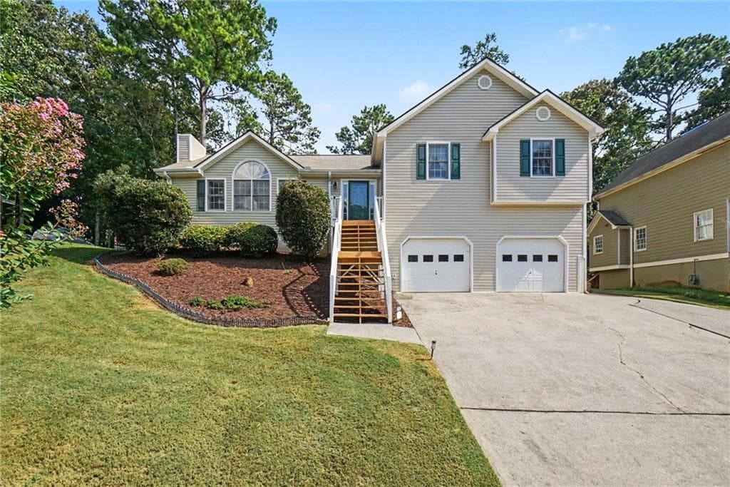 4 bedroom, 3 bathroom, 2,463 sq ft single family residence for sale at 1030 Queensbury Run, Acworth, GA 30102