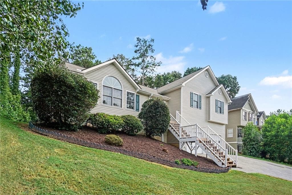 4 bedroom, 3 bathroom, 2,463 sq ft single family residence for sale at 1030 Queensbury Run, Acworth, GA 30102 — photo 8