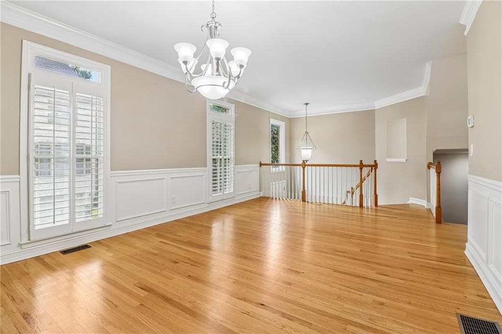 4 bedroom, 4 bathroom, 2,686 sq ft townhouse under contract at 7262 Village Creek Trace 4C, Atlanta, GA 30328 — photo 3