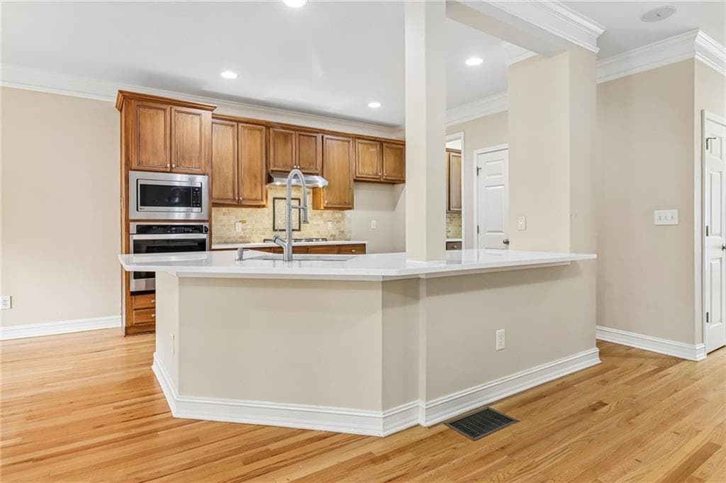 4 bedroom, 4 bathroom, 2,686 sq ft townhouse under contract at 7262 Village Creek Trace 4C, Atlanta, GA 30328 — photo 8