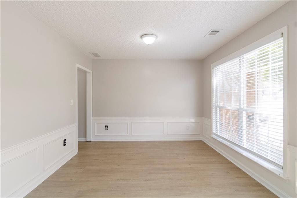 3 bedroom, 3 bathroom, 2,121 sq ft single family residence for rent at 3431 Chastain Glen Lane, Marietta, GA 30066 for $2,500 a month — photo 3