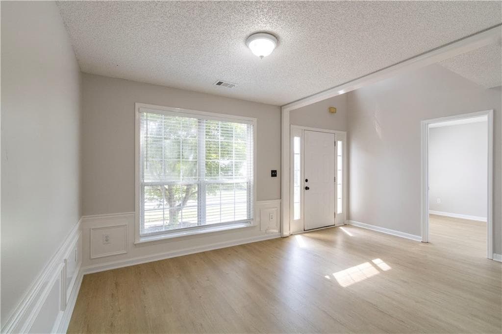 3 bedroom, 3 bathroom, 2,121 sq ft single family residence for rent at 3431 Chastain Glen Lane, Marietta, GA 30066 for $2,500 a month — photo 4