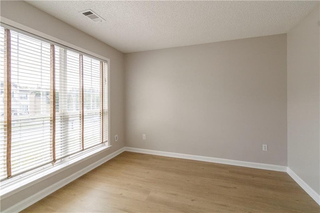 3 bedroom, 3 bathroom, 2,121 sq ft single family residence for rent at 3431 Chastain Glen Lane, Marietta, GA 30066 for $2,500 a month — photo 5