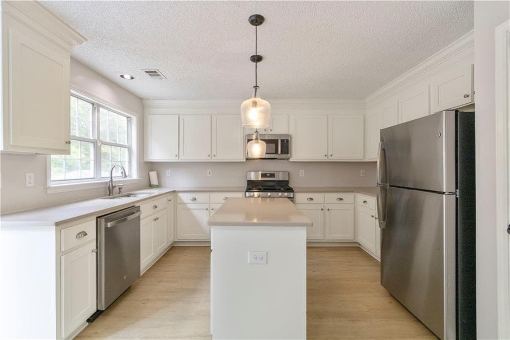 3 bedroom, 3 bathroom, 2,121 sq ft single family residence for rent at 3431 Chastain Glen Lane, Marietta, GA 30066 for $2,500 a month — photo 8