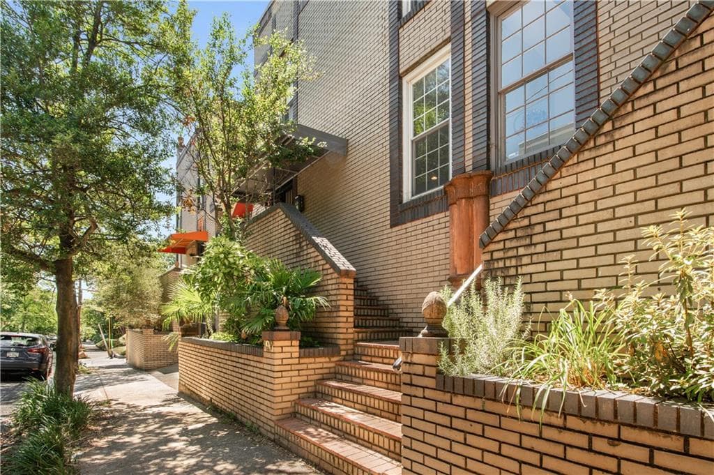 2 bedroom, 3 bathroom, 1,456 sq ft townhouse for rent at 197 5th Street, Atlanta, GA 30308 for $3,500 a month